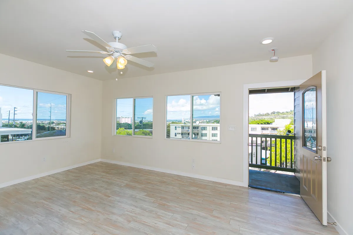 Building Photo - 1915 Kalihi St #1