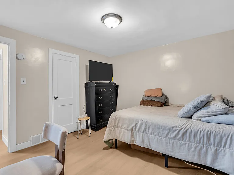 16 S Pear St #8 — Photo 9
