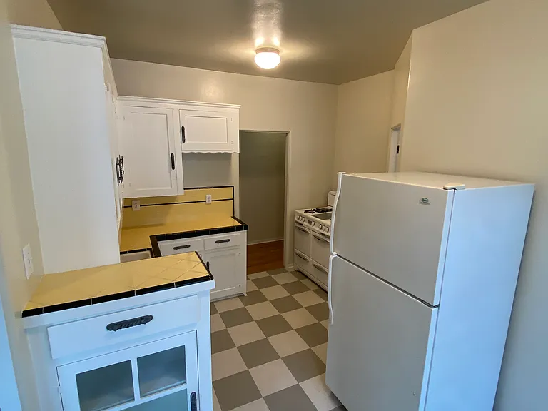 KITCHEN WITH PERIOD TILE