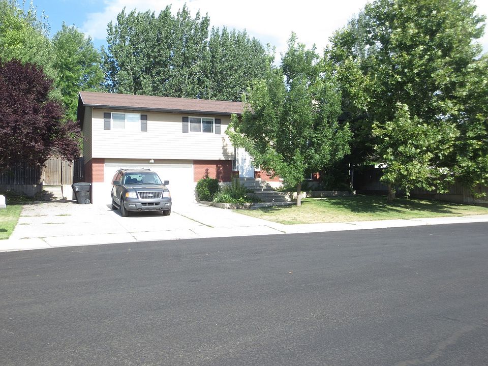 Extra deep garage with 220 RV parking as well