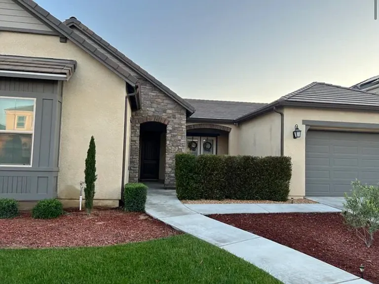 598 Crescent Ln — Photo 2
