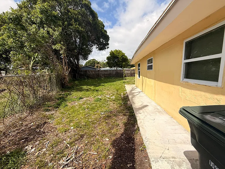 1604 Zephyr Ave — Photo 17
