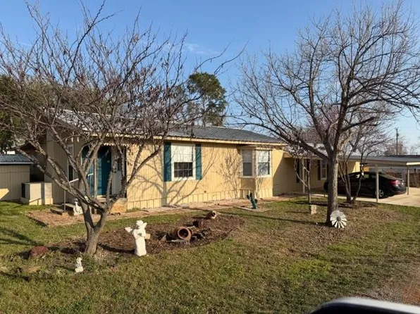 200 WILLOW & RED BUD ST., Tow, TX 78672