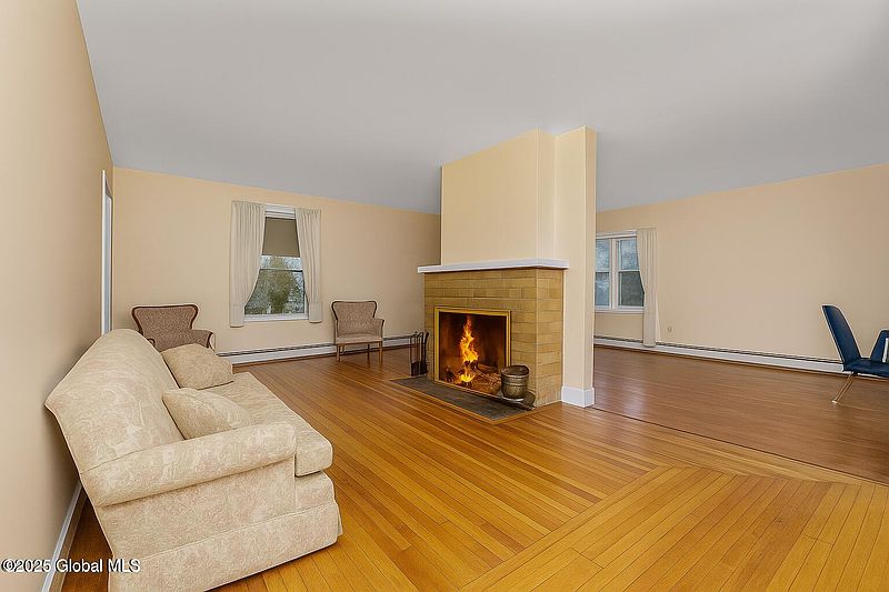 5th image of 824 6th Avenue