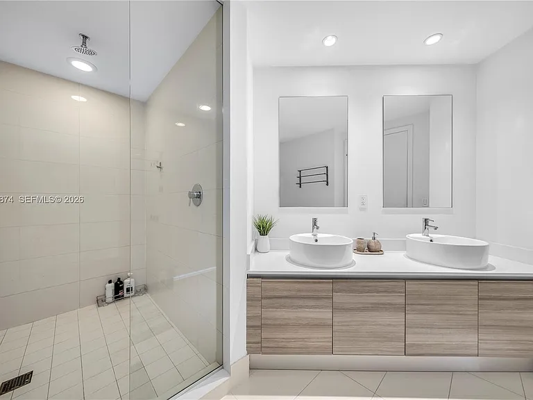 121 NE 34th St #1704 — Photo 16
