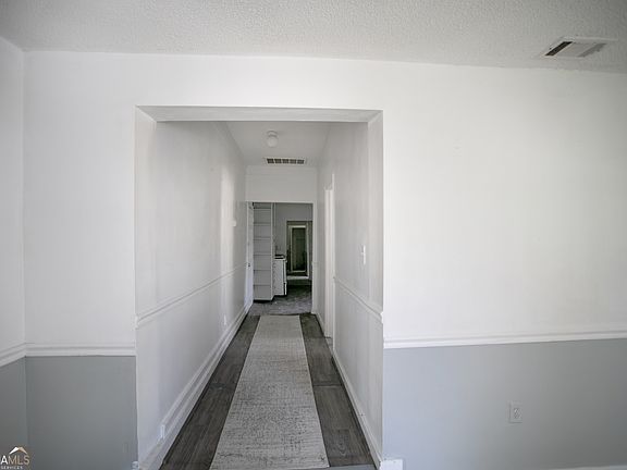5th image of 402 Boulevard St