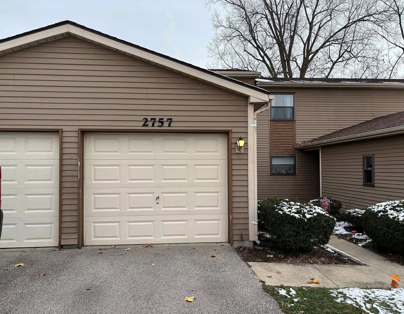 2755-2761 Scarlet Oak — Photo 1