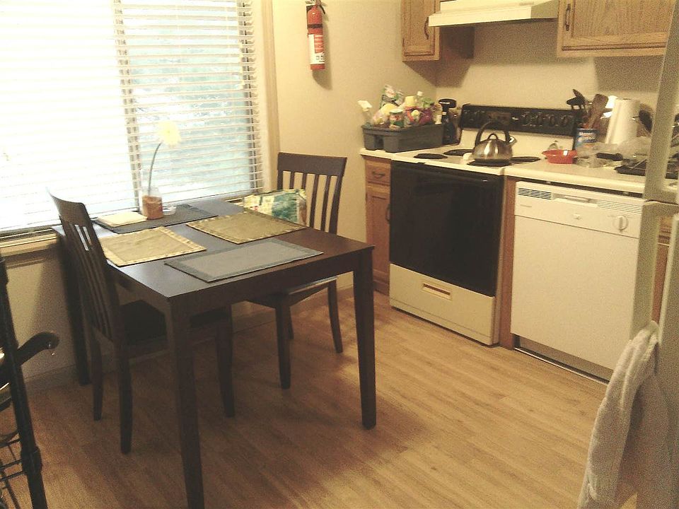 2nd image of 322 S Wilmington Ct
