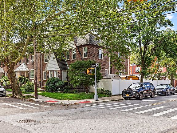 4th image of 66-02 78th St