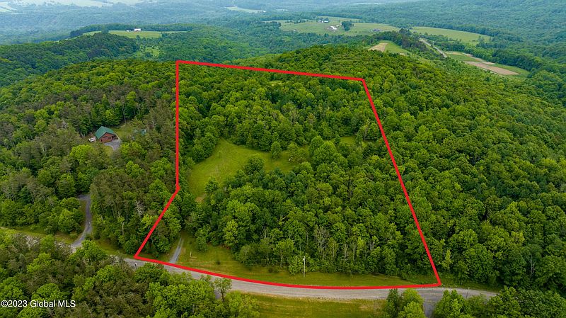 3rd image of 240 Twin Ponds Drive
