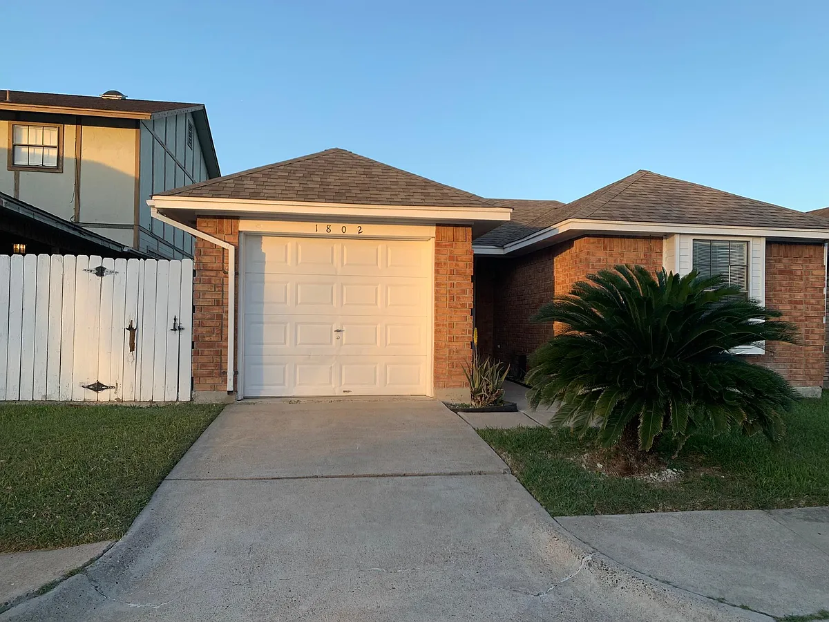 Building Photo - 1802 Bobcat Ln