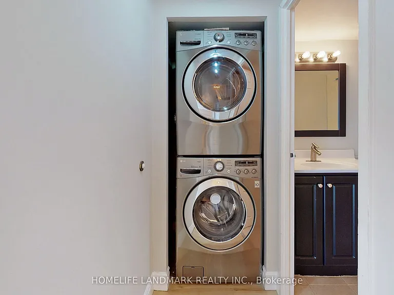 25 Grenville St #1002 — Photo 10