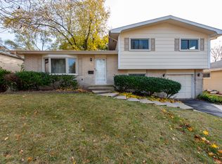 2621 Brnot Ave, Waukegan, IL 60087