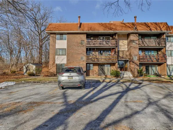 1590 Alta Dr APT D13, Whitehall, PA 18052