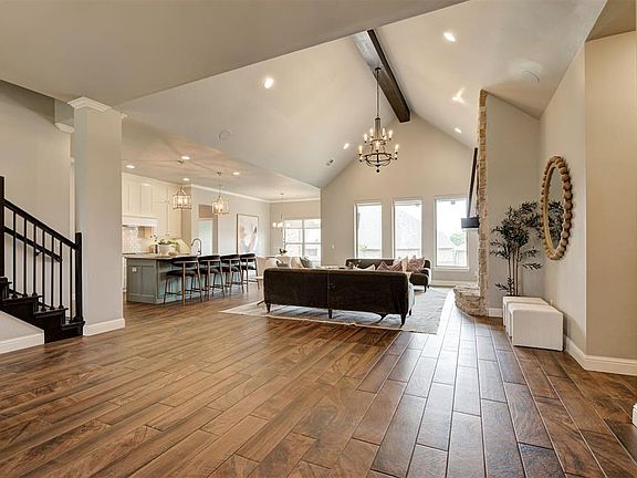 5th image of 15900 Meadow Rue Ln