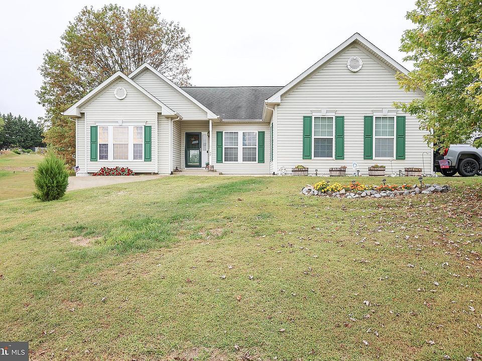 1st image of 139 Pinnacle Dr