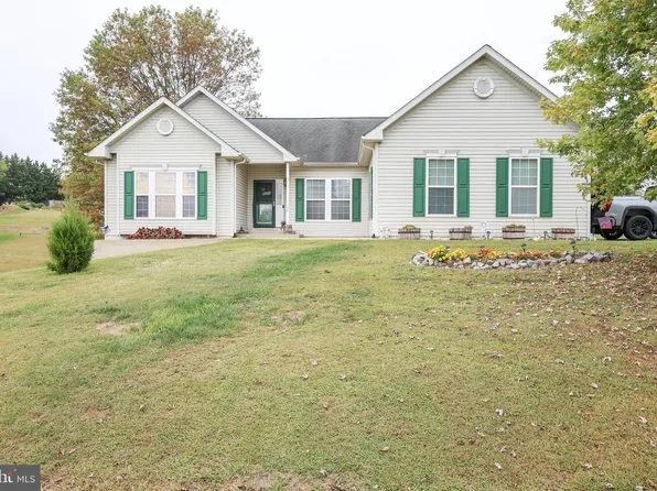 139 Pinnacle Dr, Bunker Hill, WV 25413