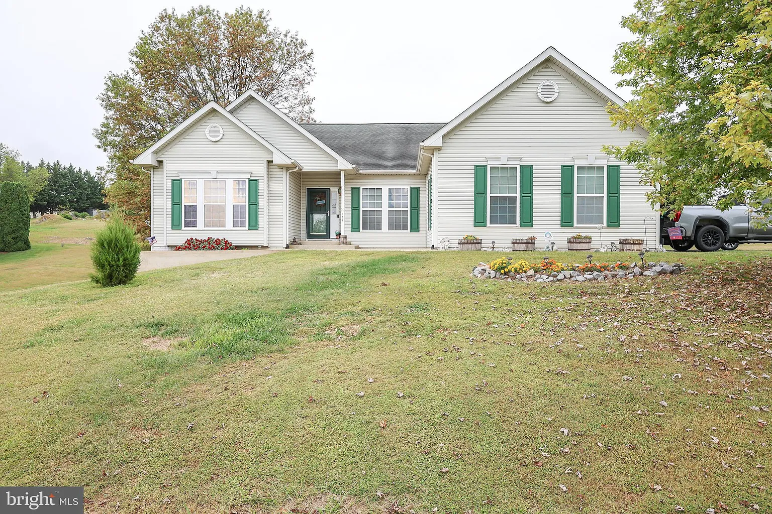 139 Pinnacle Dr photo 1