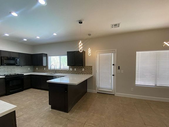 3rd image of 4909 E Colonial Dr