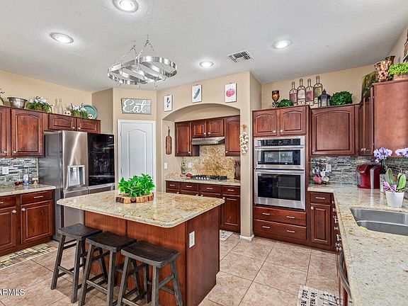 4th image of 670 E BAKER Drive