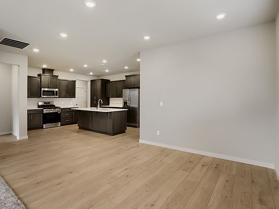 51096 SW Klompen Street Print Quality 006 06 Dining Room