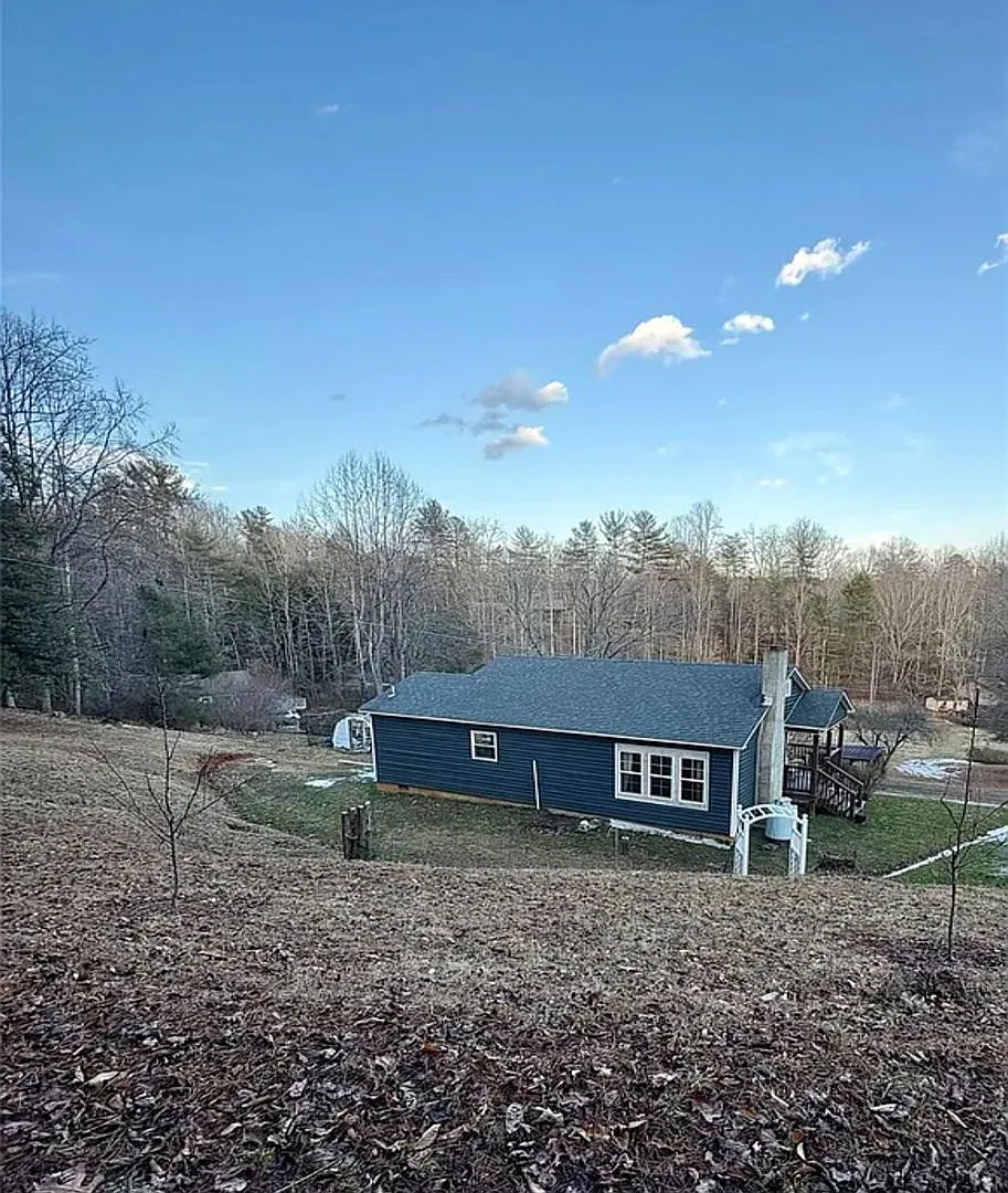 2050 Blowing Rock Blvd — Photo 2