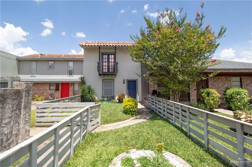 2 bed, 1.5 bath, 1178 sqft, $1,100 — Photo 1
