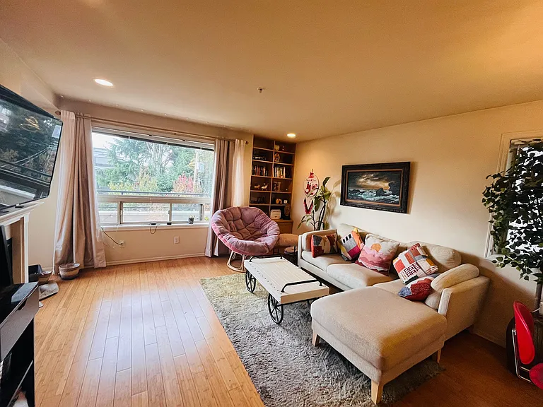 2312 W Boston St #301 — Photo 2