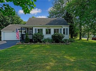 6060 Robinson Rd, Lockport, NY 14094