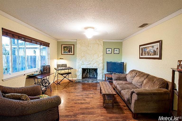 2nd image of 10130 Country Way