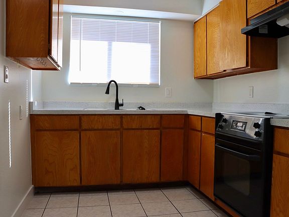 4th image of 901 E Claremont St APT 3