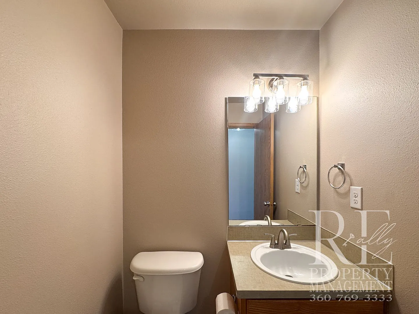 Move-In Special: 50% Off First Months Rent Pet-Friendly 3-Bedroom Home With Fresh Lvp, Stylish Up... — Photo 3