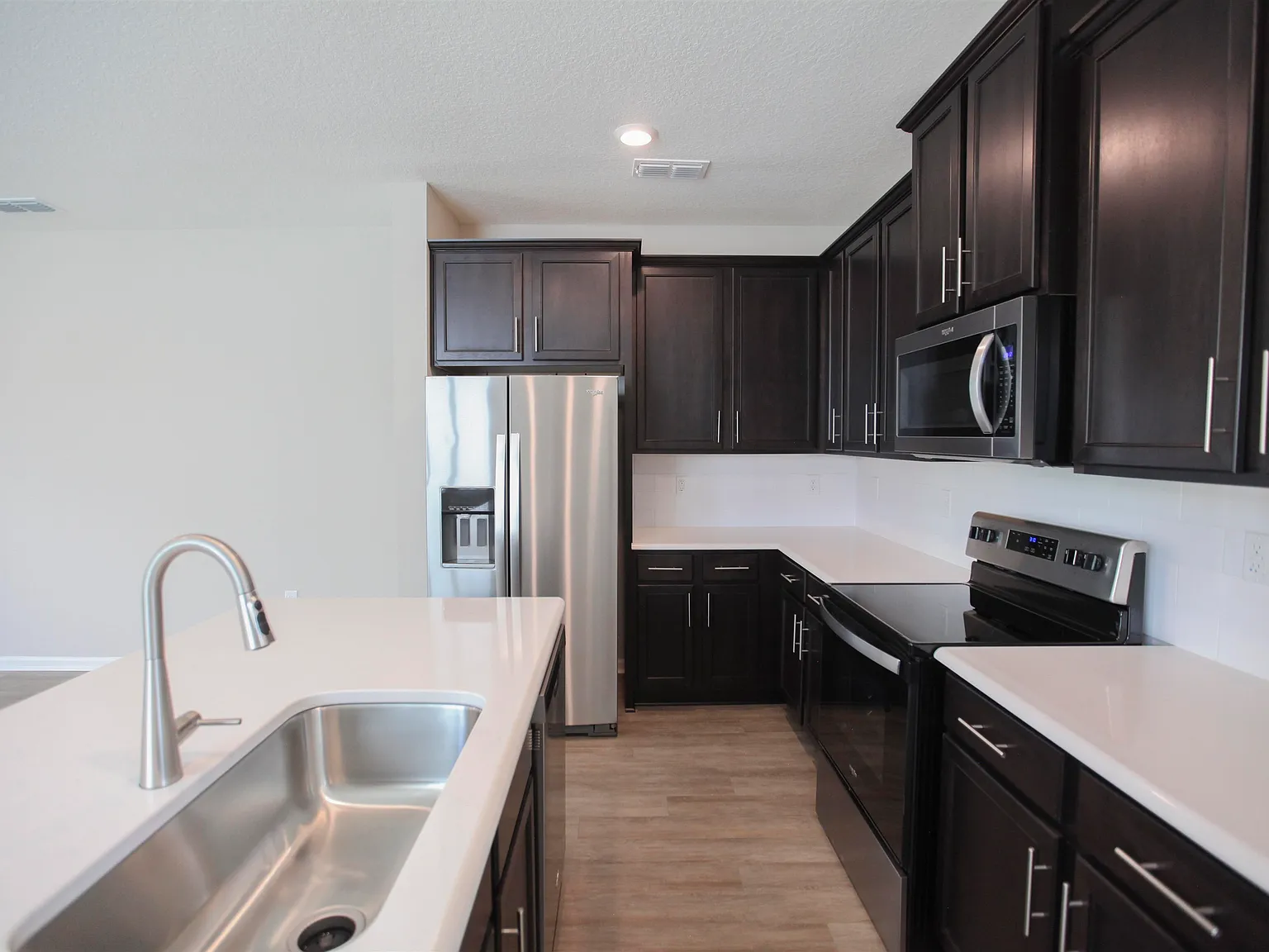 3 bed, 2.5 bath, 1659 sqft, $1,950 — Photo 2