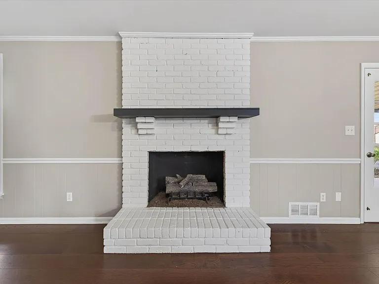 306 Locust Rd — Photo 18