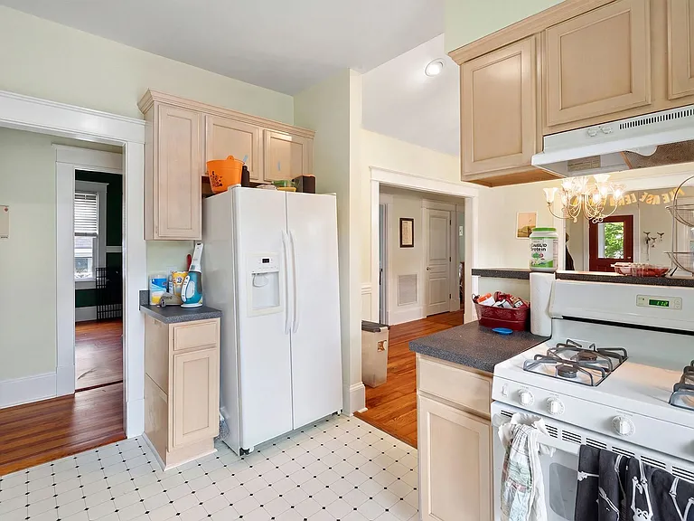 613 Elm St — Photo 11