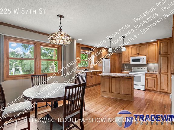 5th image of 3225 W 87th St