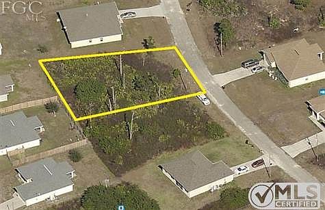 5th image of 750 Bahama Ave S