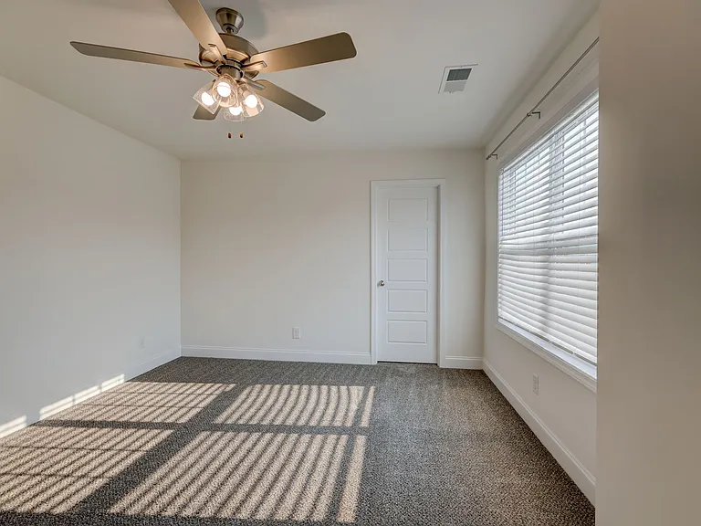 1385 Harmon Ln — Photo 6