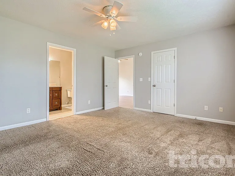 128 Royal Garden Dr — Photo 4