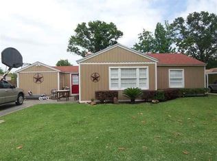 2620 Berry Ave, Groves, TX 77619