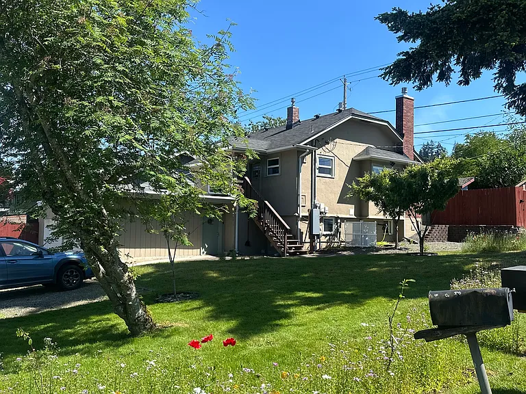 1401 Lakeway Dr #A — Photo 2