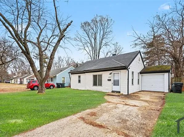 10821 Albany St, Oak Park, MI 48237