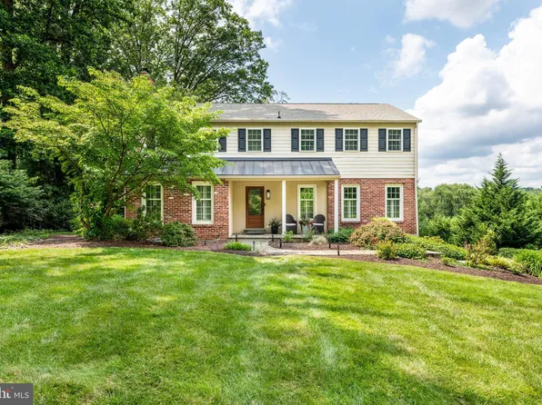 210 Fawnhill Rd, Broomall, PA 19008