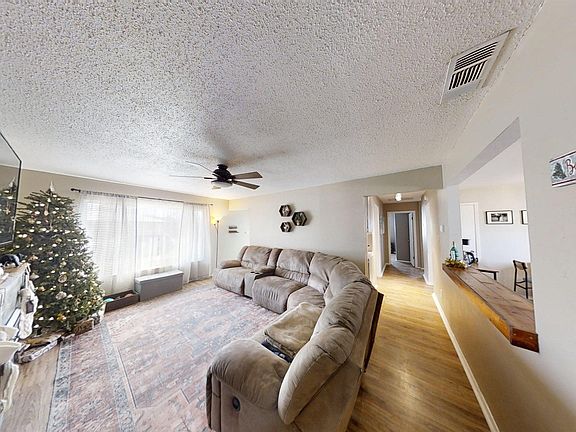 4th image of 104 Colorado Dr