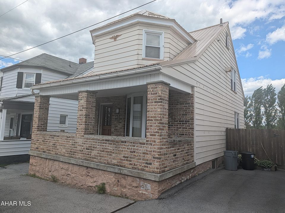 1st image of 212 S 2nd St