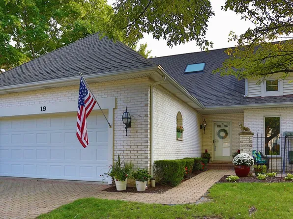 19 Glengarry Ln, Sugar Grove, IL 60554