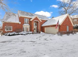 25 Regent Wood Rd, Northfield, IL 60093