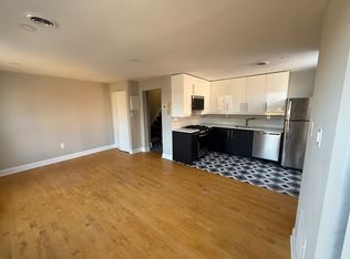 300 S 10th St #3F, Philadelphia, PA 19107