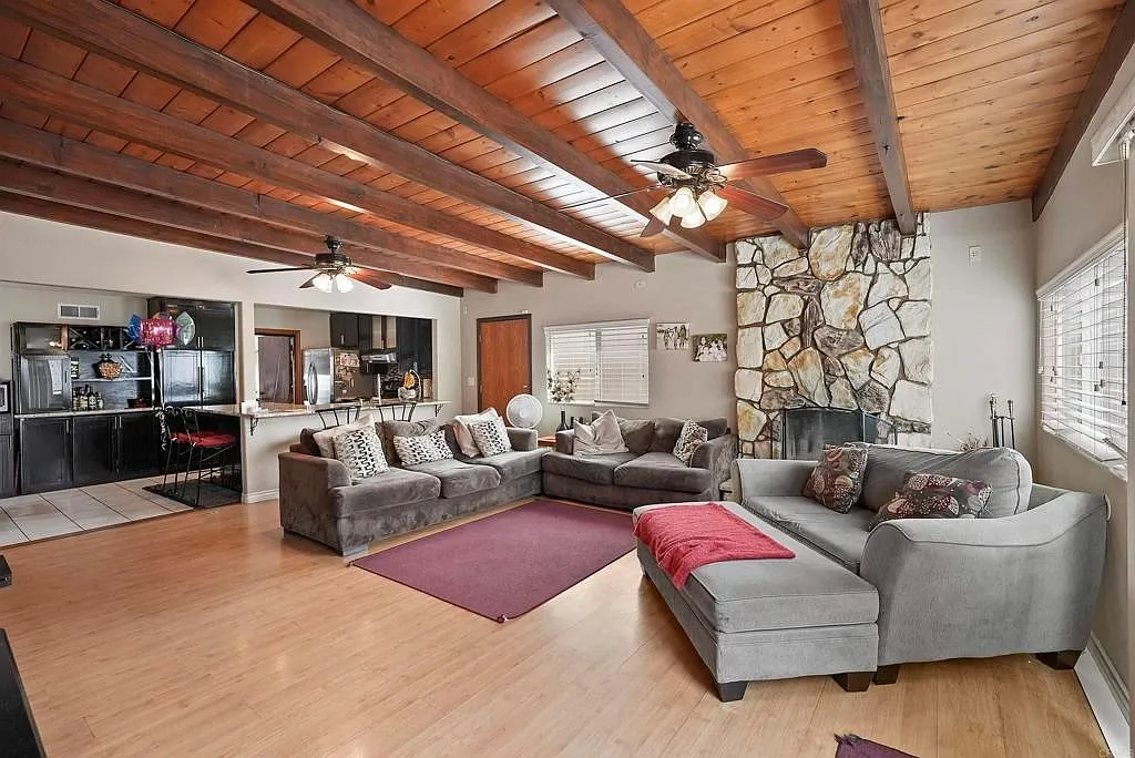 1611 Sombrero Way — Photo 2