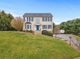 104 Cloverdale Dr, Evans City, PA 16033